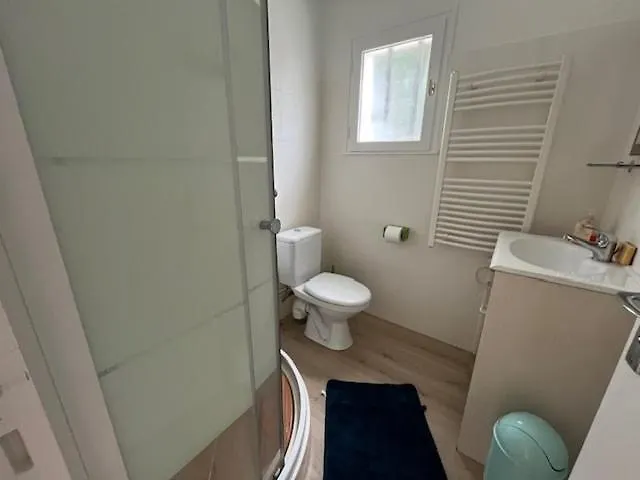 Jolie Maison Avec Jardin, A Quelques Pas De La