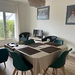 Jolie Maison Avec Jardin, à Quelques Pas De La Casa de Férias *