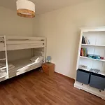Jolie Maison Avec Jardin, à Quelques Pas De La
