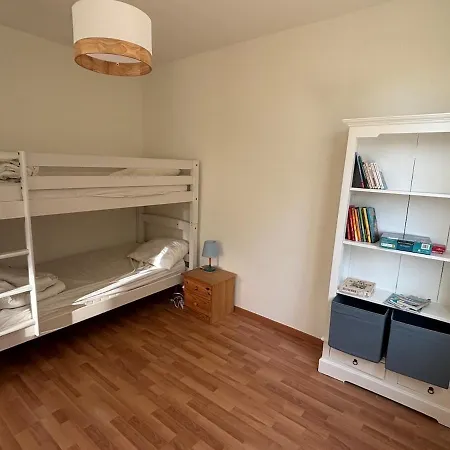 Jolie Maison Avec Jardin, à Quelques Pas De La