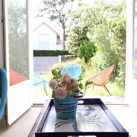 Hébergement de vacances Jolie Maison Avec Jardin, à Quelques Pas De La *