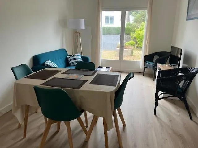 Jolie Maison Avec Jardin, A Quelques Pas De La *