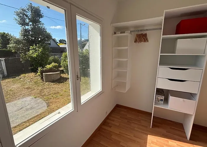 Jolie Maison Avec Jardin, A Quelques Pas De La