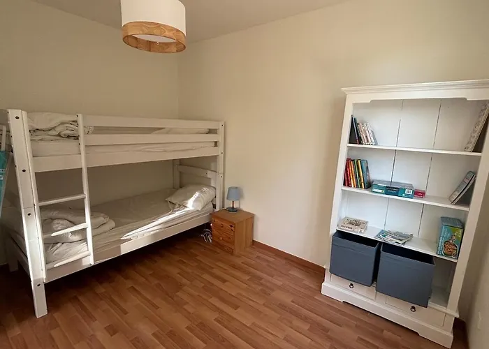 Jolie Maison Avec Jardin, A Quelques Pas De La